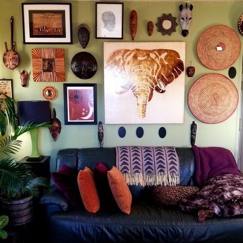 Asian African Decor Interior Design, African Wall Decor Living Room, Afro Chic Home Decor Living Room, African Boho Living Room Chic, Afrocentric Apartment Decor, Afrocentric Decor Living Rooms, Afro Centric Decor, African Boho Living Room, Afro Boho Bedroom