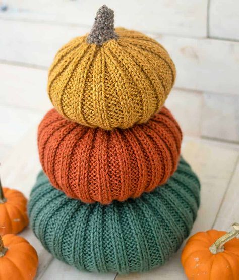 Pumpkin Topiary Knitting Pattern - Pumpkin Center Piece, Pumpkin Centers, Knitted Pumpkins, Halloween Knitting Patterns, Halloween Knitting, Knit Decor, Fall Knitting Patterns, Yarn Basket, Pumpkin Topiary