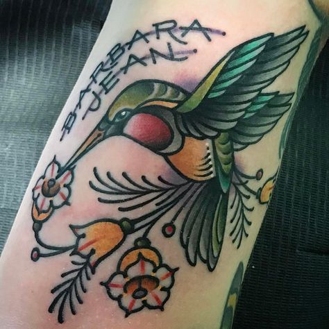 No photo description available. Traditional Hummingbird Tattoo, Traditional Hummingbird, Hummingbird Flower Tattoos, Trad Tattoos, Idea Tattoo, Tattoo Traditional, Hummingbird Flowers, Hummingbird Tattoo, Jelly Bean