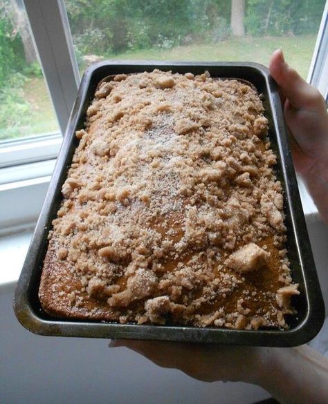 How to Make Delectable Sour Cream Coffee Cake – Best Recipe Ever! Bisquick Coffee Cake Recipe Sour Cream, Coffee Cake Pioneer Woman, Bisquick Coffee Cake Recipe, Sour Cream Coffee Cake Recipe, Breakfast Coffee Cake, Mennonite Recipes, Crumb Cake Recipe, Plain Cake, Sour Cream Coffee Cake