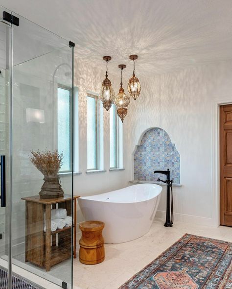 Spanish Theme House, White Moroccan Bathroom, Modern Spanish Style Bathroom, Exotic Bathrooms, Spanish Bathrooms, Spanish Revival Bathroom, Hacienda Bathroom, Adu Bathroom, Moroccan Style Bathroom