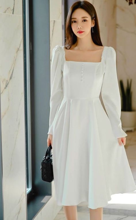 Korean Mother Outfit, White Dress Classy, Frock Models, Beautiful Frocks, Elegant White Dress, Long Gown Design, Girls Dress Outfits, Gowns Dresses Elegant, Elegant Midi Dresses