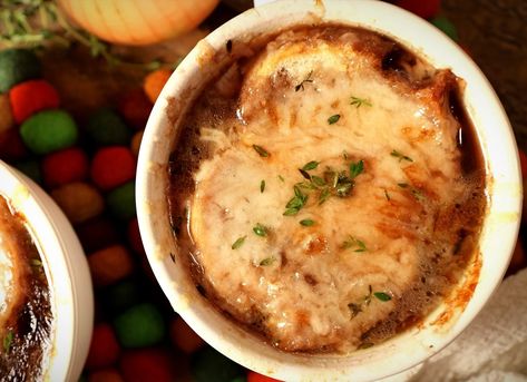 Keto French Onion Soup, Soup With Bone Broth, Soup Bone Broth, Soup Paleo, French Onion Soup Bowls, Sweet Onions, French Baguette, Gruyere Cheese, French Onion Soup