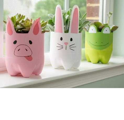 Easy, cute planters from recycled two liter soda bottles. Make a bunny rabbit, pig, frog or other animal. Terrific directions and a bonus of a self-watering design. #EarthDayProject #upcycledbottles #animalplanters #DIYplanters Påskeaktiviteter For Barn, Bottle Planters, Soda Bottle Crafts, Plastic Bottle Planter, Reuse Plastic Bottles, Plants In Bottles, Plastic Bottle Art, Diy Plastic Bottle, Recycled Bottle