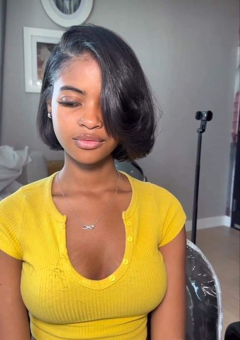 Short 90s Haircut Black Women, Short Relaxed Bob Black Women, Bob Hairstyle Outfits, Round Face Hairstyles Black Women, Side Part Bob For Black Women, Bob With Curtain Bangs Black Women, Side Bob Black Women, Fluffy Bob Black Women, Fashion Core