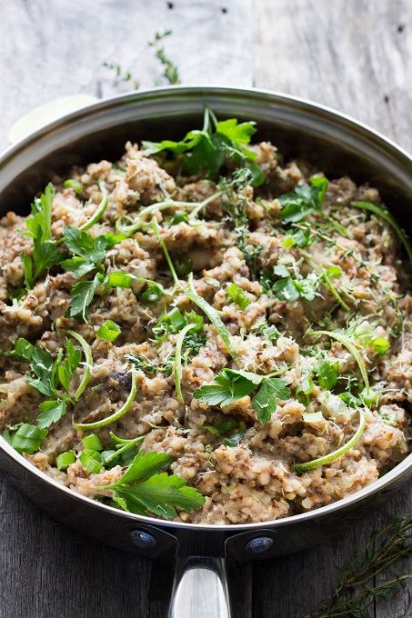 Buckwheat Mushroom Risotto - Eat Thrive Glow Groats Recipe, Risotto Mushroom, Vegan Family Dinner, Grains Recipes, Buckwheat Recipes, Vegetarian Day, Mushroom Risotto Recipes, Meals For Families, Buckwheat Groats