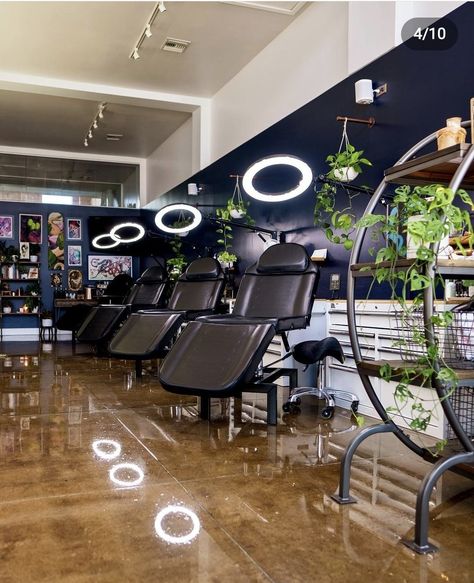 Luxury Tattoo Studio, Tattoo Shops Interior Design, Cosmetic Tattoo Studio, Tattoo Booth Ideas, Tattoo Shop Aesthetic, Tattoo Shop Interior, Tattoo Shop Decor, Tattoo Studio Interior, Nail Salon Interior Design