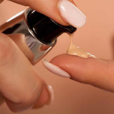 Primer is an essential step before applying your foundation & there are 3 mistakes you might be making with it. Read more expert tips at SheFinds.com Water Based Foundation, Hide Wrinkles, Dewy Foundation, Expensive Beauty Products, Easy Tricks, Oil Free Makeup, Eye Creme, Fine Lines And Wrinkles, Lightweight Moisturizer