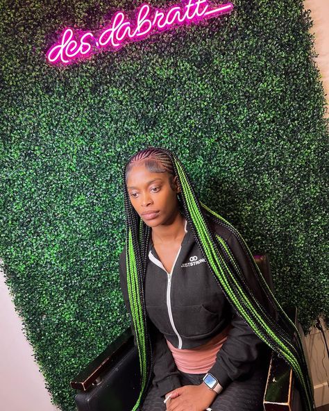 Da Trendi Studio LLC ❤️‍🔥🤩 (@des.dabratt_) posted on Instagram • Apr 21, 2022 at 10:38pm UTC Green Fulani Braids, Braids Green, Green Braids, Green Highlights, Fulani Braids, Cool Hairstyles, Braids, Hair Styles, 10 Things