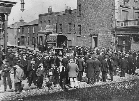 Population Explosion, Potato Famine, Infant Mortality, Car Boot Sale, East End London, Growth And Decay, London History, Old London, Vintage London