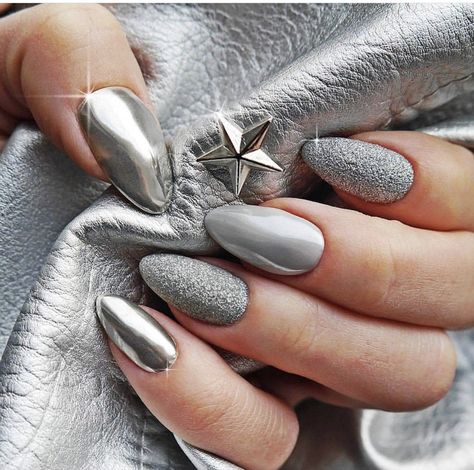 Holiday Nails Winter, Metallic Nail Art, Metallic Nail, Gel Nail Art Designs, Gray Nails, Nail Art Wedding, Metallic Nails, Trendy Nail Art, Gel Nail Art