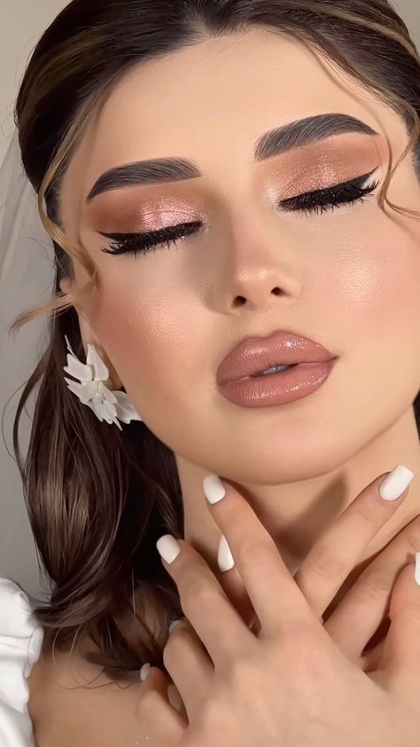 Pretty Eye Makeup, Wedding Makeup Tutorial, Classy Makeup, Arabic Makeup, Bridal Eye Makeup, Eye Makeup Styles, Classic Makeup, Smokey Eye For Brown Eyes, Makeup Lips