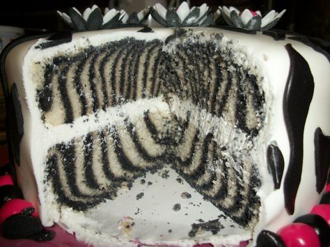 Zebra Cake, Concentric Circles, Think Food, Cake Pan, White Cake, Cake Batter, Creative Cakes, Sweets Treats, Cute Cakes