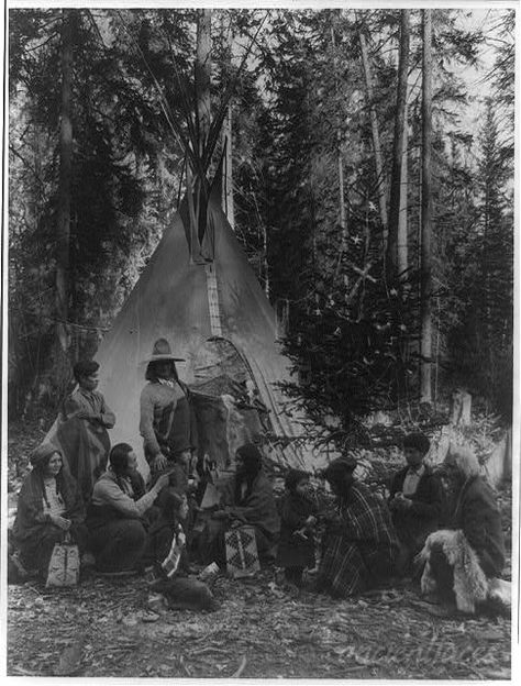 What a photo! A group of Flathead Native Americans surrounding a Christmas tree in front of their tipi in the Rocky Mountains circa 1910. http://www.ancientfaces.com/photo/flathead-indians/1213620 Native American Christmas, Babylon The Great, American Christmas, Native American Pictures, Native American Photos, Good Morning Beautiful Pictures, Indigenous Americans, Native American Peoples, Indigenous People