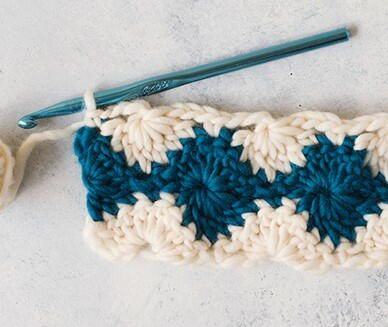 How to Do a Catherines Wheel Crochet Stitch Counterpane Stitch Crochet, Wagon Wheel Stitch, Catherine Wheel Crochet Pattern Free, Crochet Catherine Wheel Stitch, Crochet Star Stitch In The Round, Catherines Wheel, Crochet Catherine Wheel Blanket, Crochet Mistakes, Wheel Crochet