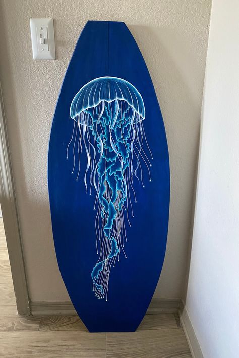 Glow-in-the-Dark Jellyfish Surfboard. Acrylic and Glow in the Dark paint on Wood Glow In The Dark Jellyfish Painting, Long Board Designs Paint, Surf Board Designs Surfboard Art, Surf Boards Designs, Painted Surfboard Ideas, Surf Board Decor, Dark Jellyfish, Surfboards Artwork, Theme House