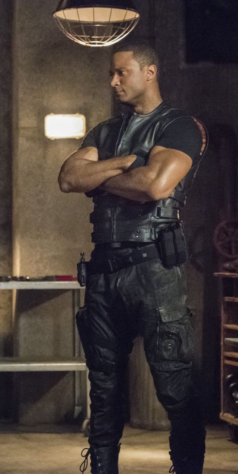 Arrow 4x01 - Green Arrow - John Diggle John Diggle Arrow, Diggle Arrow, Arrow Family, John Diggle, Tactical Style, David Ramsey, Arrow Tv Series, Stephen Amell Arrow, Cw Dc