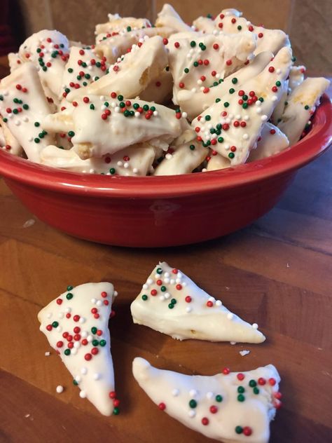 Bugles Snack Mix Recipes White Chocolate, White Chocolate Bugles Recipe, Bugles Christmas Treat, Chocolate Covered Bugles, White Chocolate Bugles, Bugle Christmas Treats, Christmas Bugles, Bugles Recipes, Bugles Christmas