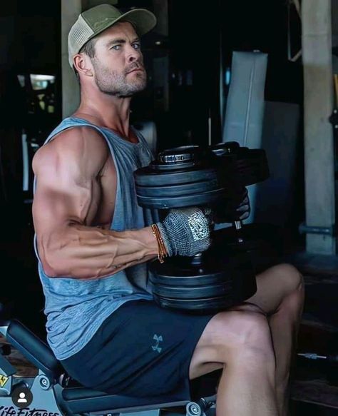 Chris Hemsworth Muscles, Chris Hemsworth Body, Chris Hemsworth Workout, Chris Hemsworth Shirtless, Superhero Workout, Hemsworth Brothers, Chris Hemsworth Thor, Gym Guys, Ripped Body