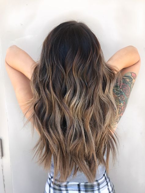 Bayalage hair #bayalage #blondes #brunettes #hair #style #trendy Blended Roots, Hair Bayalage, Bayalage Brunette, Bayalage Hair, How To Bayalage Hair, Blonde Hair For Brunettes, Balayage Hair Blonde Short, Nbr Extensions, Balayage Hair Ash