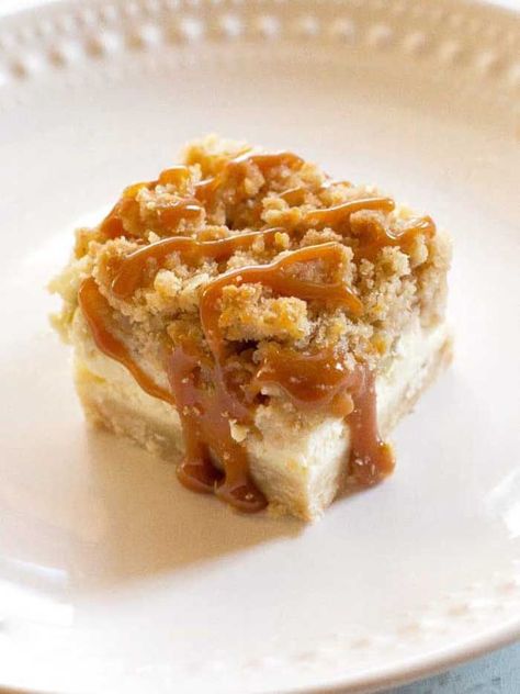 Best apple dessert recipes. Quick and easy ideas for desserts. Healthy and not-so-healthy options all included, including apple pastries, cakes, pies, and more! #apple #dessert #recipe Thick Cheesecake, Apple Cheesecake Bars, Sweet Bars, Bars Dessert, Caramel Apple Cheesecake Bars, Thanksgiving Baking, Cheesecake Layer, Fall Baking Recipes, Caramel Apple Cheesecake