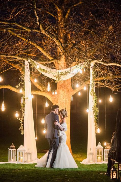 Backyard Wedding Ceremony, Wedding Birdcage, Rustic Wedding Decorations, Country Barn Weddings, Barn Wedding Decorations, Budget Friendly Wedding, Wedding Ceremony Backdrop, Outdoor Wedding Decorations, Ceremony Backdrop