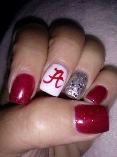 Alabama Nails Crimson Tide, Alabama Football Nails, Alabama Nail Art, Alabama Football Wallpapers, Football Iphone Wallpaper, Alabama Football Funny, Alabama Nails, Alabama Football Shirts, Football Crochet