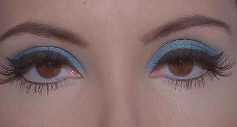 Here's how you can recreate the mesmerizing makeup looks from "The Love Witch" | HelloGiggles Egirl Vibes, The Love Witch, 60s Makeup, 70s Makeup, Nostalgic Aesthetic, Witch Makeup, Retro Makeup, Photographie Portrait Inspiration, Valentines Makeup