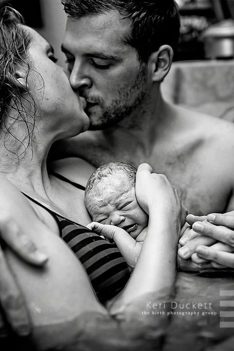 Home birth... so beautiful!!! Water Birth Photography, Home Birth Photography, Face Pores, Birth Photos, Water Birth, Birth Center, Birth Labor, Home Birth, Birth Photography