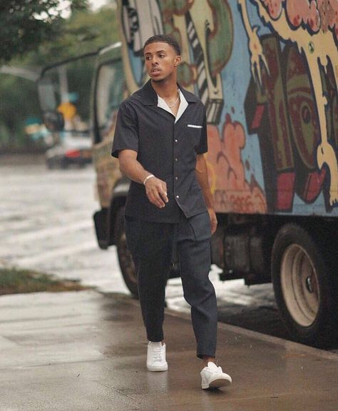 Diggy Simmons Style, Fresh Haircuts, Diggy Simmons, Leon Bridges, Streetwear Ideas, Mens Smart Casual Outfits, Vintage Menswear, Mens Outfit Inspiration, Foto Poses