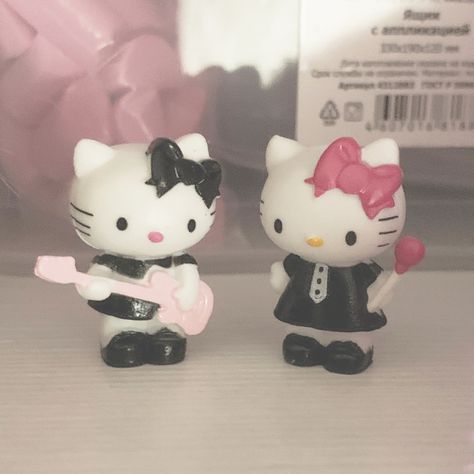 헬로키티 배경화면, Hello Kitty Toys, Charmmy Kitty, Hello Kitty Aesthetic, Hello Kit, Hello Kitty Items, April 29, Pusheen, Sanrio Characters