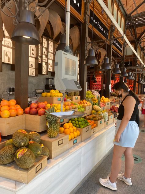 Fruit Market Design, Organic Food Market, Supermarket Design Interior, Fruit And Veg Shop, Juice Bar Design, Produce Market, Vegetable Stand, Grocery Store Design, Food Retail