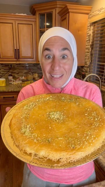 Connie Kazan (Homayed) on Instagram: "This is one of my favorite arabi sweets. It’s a Lebanese dessert and it’s so easy to make trust me on this if you don’t bake and want to try this. Osmalieh recipe 1 pack of ricotta cheese 1 pack Kunafa dough 1cup ghee [clarify butter] 1 teaspoon of rose water 1 tablespoon of sugar 2 tablespoons heavy whipping cream Mix the ricotta cheese, rosewater, heavy whipping and sugar. Cut the Kunafa dough into pieces, then drizzle cup of butter ghee over the k Osmalieh Recipe, Connie Kazan, Clarify Butter, Lebanese Desserts, Greek Sweets, Homemade Meals, Egyptian Food, Arabic Sweets, Cupcake Pan