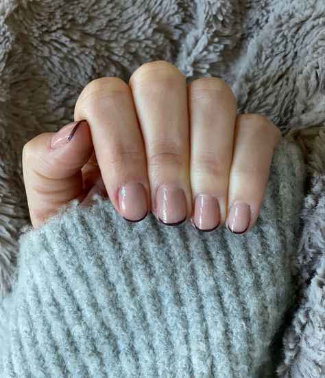 Modern micro French tip manicure. Fall nailfie, autumn nails Essie Of Corset, Essie Scoot Scoot, Of Corset Essie, Essie Very Structured, Essie Vanity Fairest, Essie Gel Couture Top Coat, Essie Transition Piece, Essie Nail Polish Vanity Fairest, French Tip Manicure