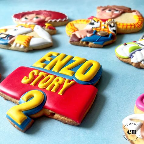 Enzo Story 🥰 He hecho galletas de Toy Story muchas veces pero por alguna razón las caras de Woody y Jesse siempre me habían costado trabajo 🫠 nunca había quedado satisfecha hasta ahora. 🤩🫶🏻 Cada persona hace sus galletas a su manera y a su estilo, yo muy rara vez pinto narices, ojos y bocas de mis personajes, siempre intento hacerlos con icing para un efecto más 3D 🙃 Toy Story, Persona, Coco, On Instagram, Instagram