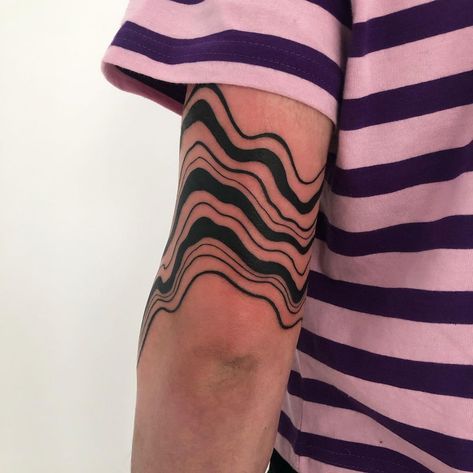 Trippy Tattoo Ideas, Simple Hand Tattoos, Trippy Tattoo, Abstract Tattoo Ideas, Torso Tattoos, Flash Tattoo Designs, Arm Band Tattoo, Instagram Tattoo, Knee Tattoo