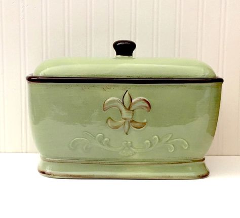 Amazon.com: Tuscany Fleur De Lis Bread Box / Toast Jar Color: Green: Kitchen Storage And Organization Product Sets: Kitchen & Dining Bread Box Ideas, Ceramic Bread Box, Jar Sculpture, Kitchen Theme, Kitschy Kitchen, Living In Italy, Bread Boxes, World Decor, Bread Box