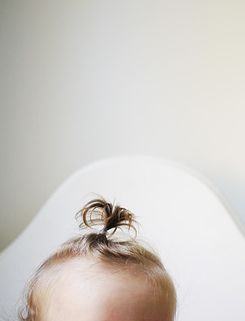 wear: teeny tiny ponytails for the littlest of locks. Foto Baby, Tiny Humans, 인물 사진, Future Baby, Future Kids, Baby Fever, Baby Pictures, Children Photography, Baby Photography