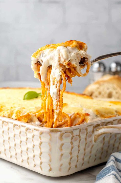 Best Taco Casserole, Spaghetti Dishes, Cheesy Baked Spaghetti, Baked Pasta Casserole, Easy Fast Dinner Recipes, Cheesy Spaghetti, Baked Spaghetti Casserole, Million Dollar Spaghetti, Dinner Casserole Recipes