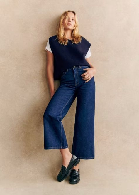 Le Crop - Indigo - Organic cotton - organic textile - Sézane Indigo Jeans Outfit, Cropped Outfits, Capsule Wardrobe Outfits, Indigo Jeans, Warm Weather Outfits, Jeans Outfit, Inspired Outfits, Knitwear Tops, White Embroidery