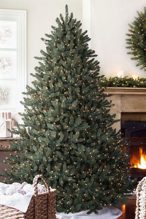 Hale House, Navidad Natural, Best Artificial Christmas Trees, Fake Christmas Trees, Silver Christmas Decorations, Christmas Sparkle, Christmas Chalkboard, Black Christmas Trees, Christmas Tree Inspiration