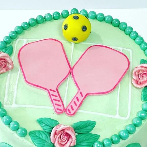 Pickle Ball Cake Ideas, Pickleball Birthday Cake, Pickleball Cake Ideas, Pickleball Cake, Pickleball Birthday, Pickleball Party, Cupcake Decorating, Little Cakes, Grooms Cake