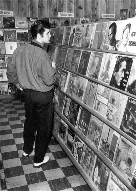 Young Elvis, Fred Flintstone, Roger Daltrey, Elvis Presley Pictures, Juke Box, Vinyl Collection, The Addams Family, Pete Wentz, Musica Rock