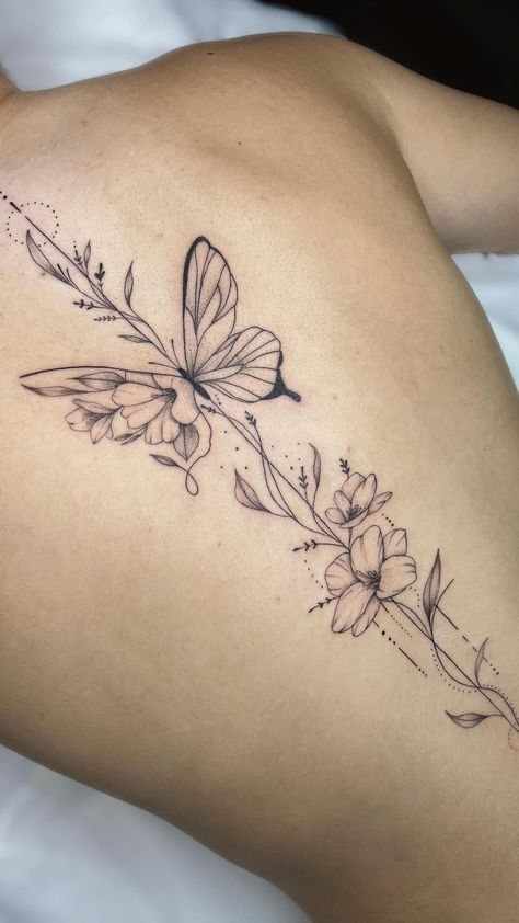 Feminine Back Tattoos, Floral Back Tattoos, Flower Spine Tattoos, Butterfly Back Tattoo, Tattoos For Women Flowers, Small Pretty Tattoos, Spine Tattoos For Women, Gaming Tattoo, Tattoo Women