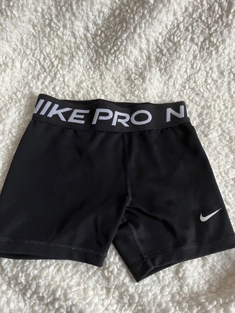 Nike Pros Shorts, Nike Pros Outfit, Nike Pros Black, Short Nike Pro, Shorts Nike Pro, Black Nike Pros, Gymwear Outfits, Teen Swag Outfits, Cute Nike Outfits