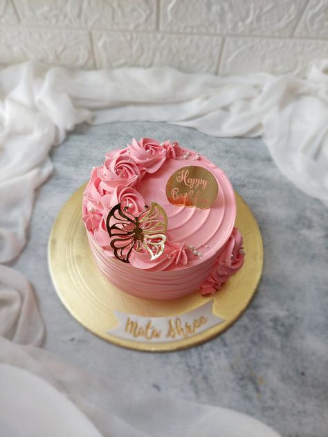 Peach rosettes 🎂 Peach Theme Cake, Buttercream Cake Decorating, Simple Cake Designs, Cream Cakes, Simple Cake, Magic Cake, Cake Decorating Designs, Creamy Desserts, Pretty Birthday Cakes