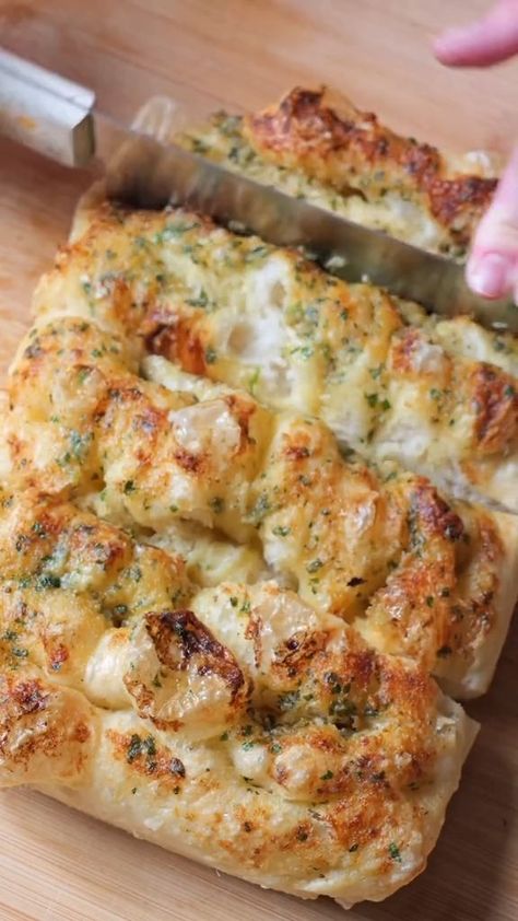 Healthy Bread Recipe, Christmas Supper, No Knead Focaccia, Pizza Bread Recipe, Bread Design, Focaccia Bread Recipe, Healthy Bread Recipes, Artisan Bread Recipes, Garlic Cheese