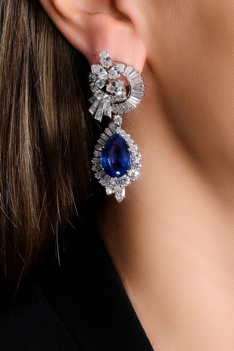 Luxury Sapphire Earrings, Diamond Ear Rings, Wear Rings, Beautiful Jewelry Diamonds, Blue Sapphire Earrings, Magnificent Jewels, Diamond Chandelier Earrings, How To Wear Rings, Sapphire And Diamond Earrings