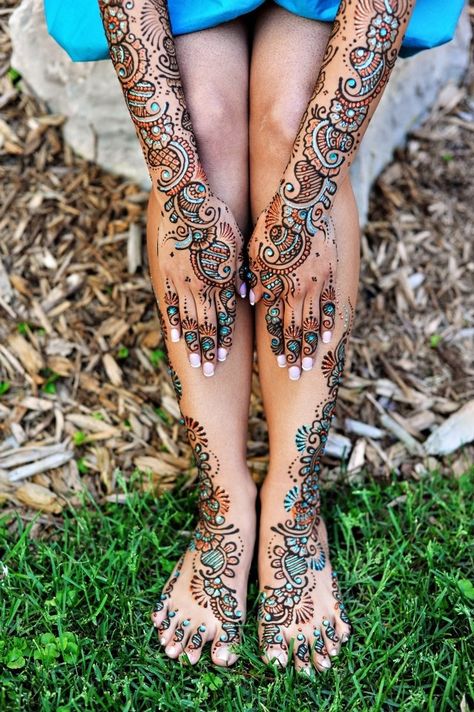 this is another cool henna idea for incorporating it in my tatoo Rainbow Henna, Cool Henna, Henna Color, Foot Henna, Beautiful Henna, Beautiful Mehndi, Beautiful Mehndi Design, Henna Tattoos, Mehndi Designs For Fingers