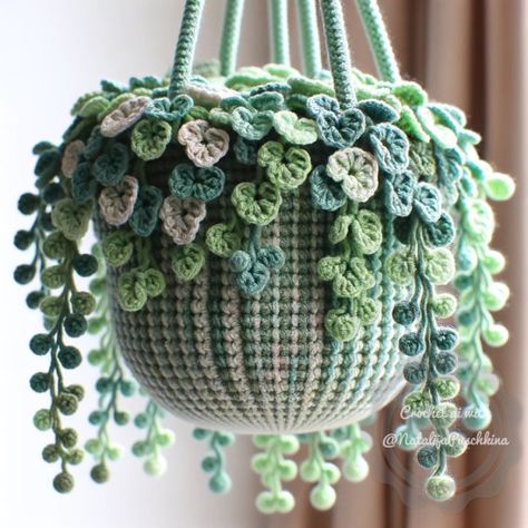 You will like these pendants very much Garden Panels, Wall Hanging Decorations, Crochet Garden, Crochet Leaf Patterns, Plants Wall, Crochet Bedspread Pattern, Crochet Bouquet, Crochet Plant, Crochet Leaves